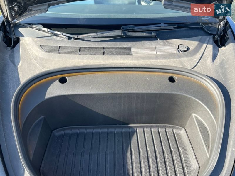 Седан Tesla Model 3 2022 в Кропивницькому