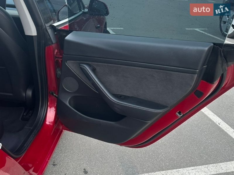 Седан Tesla Model 3 2021 в Киеве