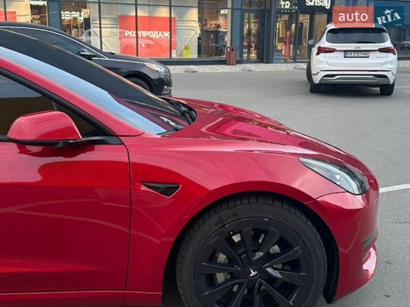Седан Tesla Model 3 2021 в Киеве