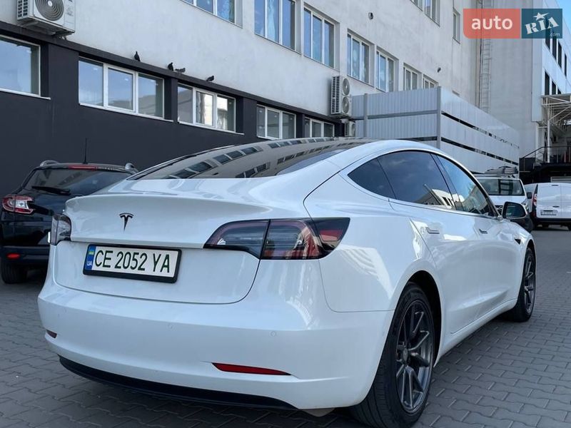 Седан Tesla Model 3 2019 в Черновцах