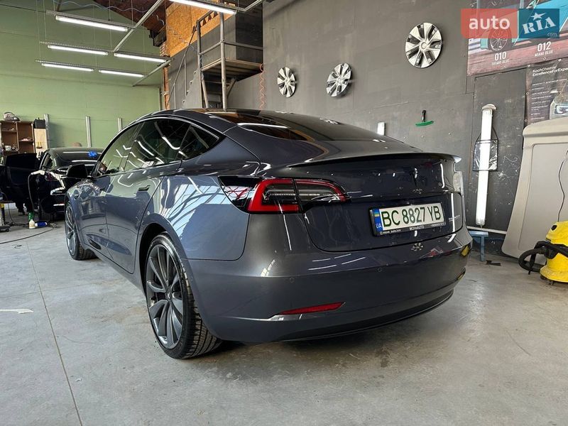 Седан Tesla Model 3 2020 в Львове