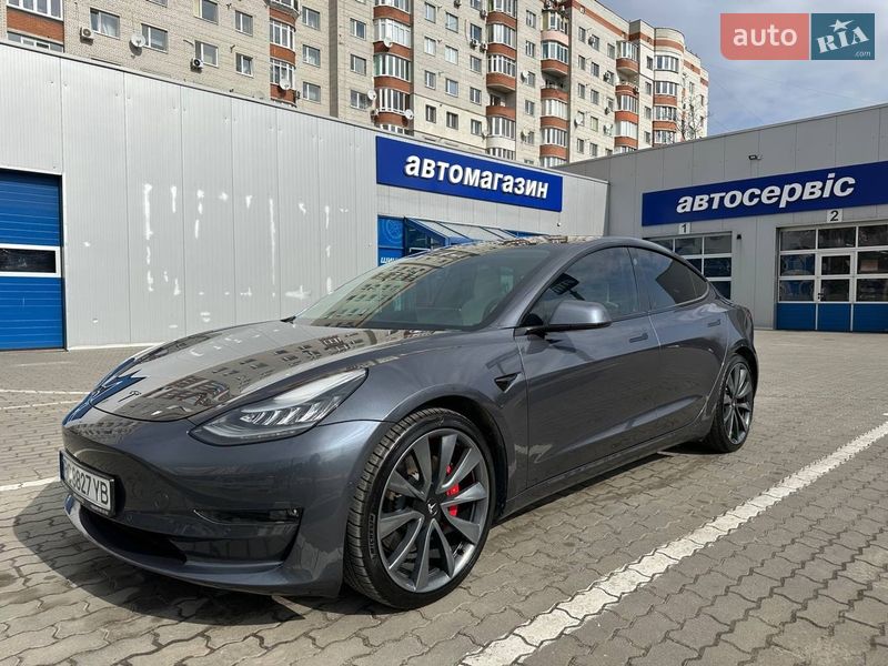 Седан Tesla Model 3 2020 в Львове