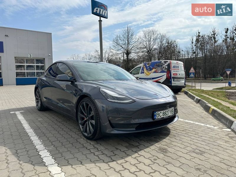 Седан Tesla Model 3 2020 в Львове