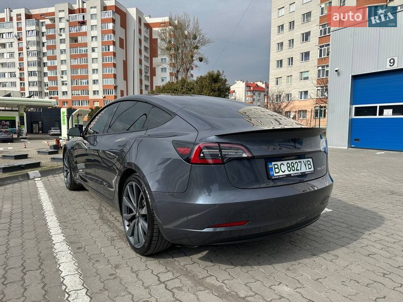 Седан Tesla Model 3 2020 в Львове