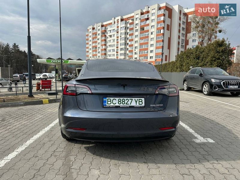 Седан Tesla Model 3 2020 в Львове