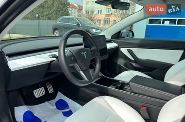 Седан Tesla Model 3 2020 в Львове