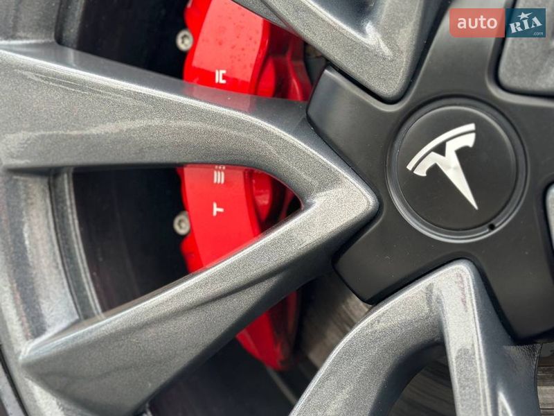 Седан Tesla Model 3 2020 в Львове