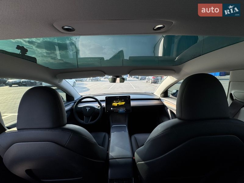 Седан Tesla Model 3 2023 в Виннице