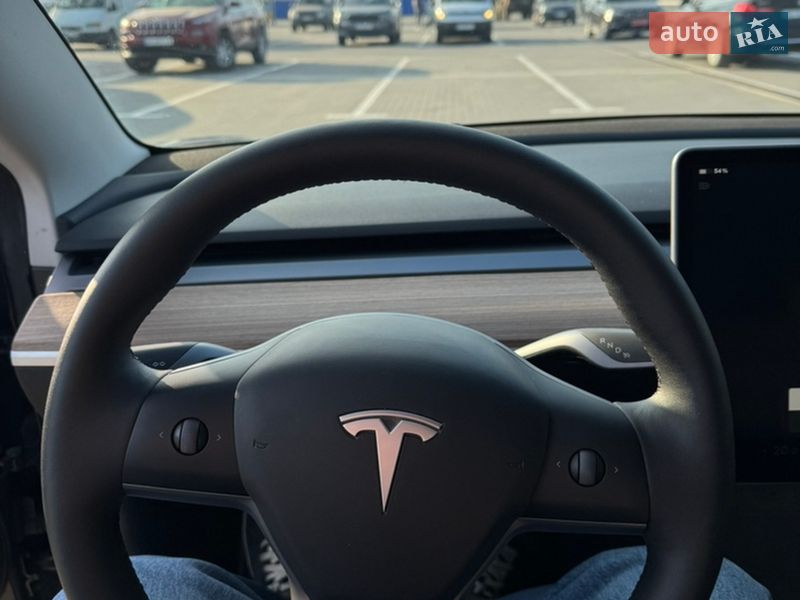 Седан Tesla Model 3 2023 в Виннице