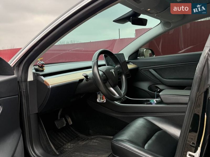 Седан Tesla Model 3 2019 в Павлограді