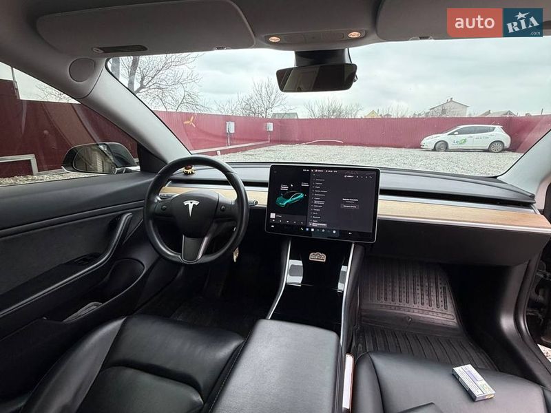 Седан Tesla Model 3 2019 в Павлограді