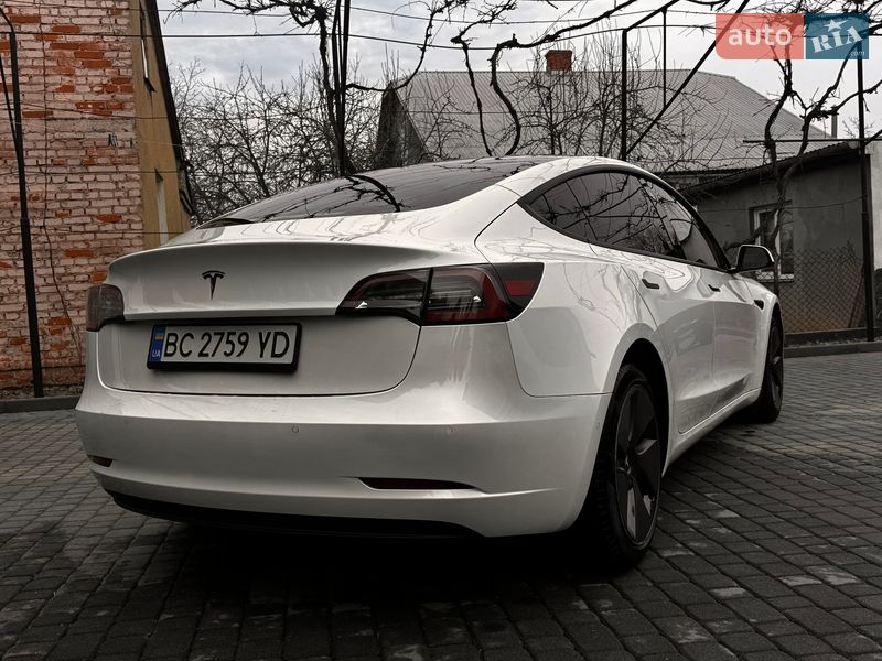 Седан Tesla Model 3 2021 в Самборе