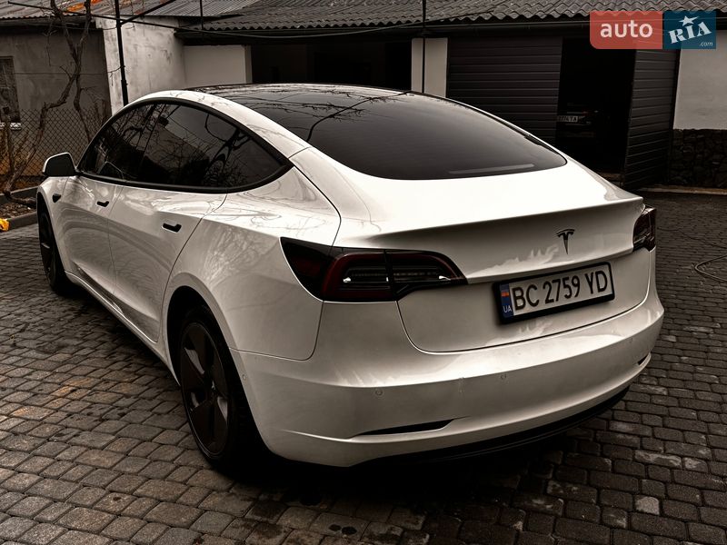 Седан Tesla Model 3 2021 в Самборе