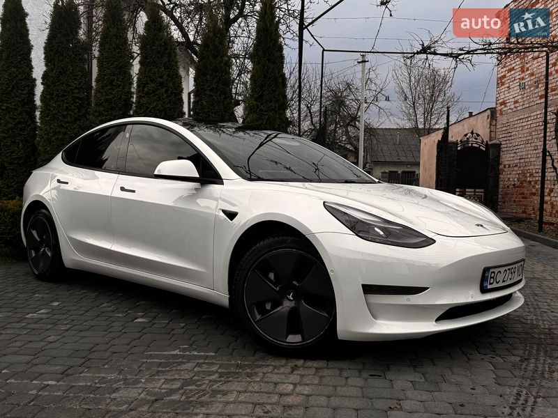 Седан Tesla Model 3 2021 в Самборе