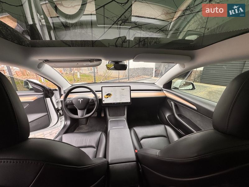 Седан Tesla Model 3 2021 в Самборе