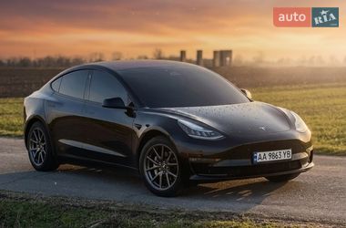 Седан Tesla Model 3 2019 в Запоріжжі