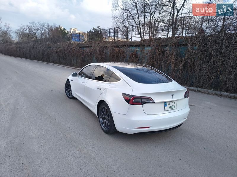 Седан Tesla Model 3 2020 в Дніпрі