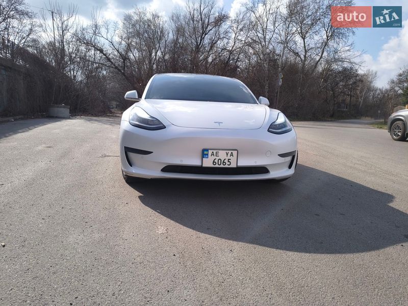 Седан Tesla Model 3 2020 в Дніпрі