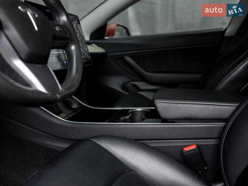 Седан Tesla Model 3 2018 в Житомирі