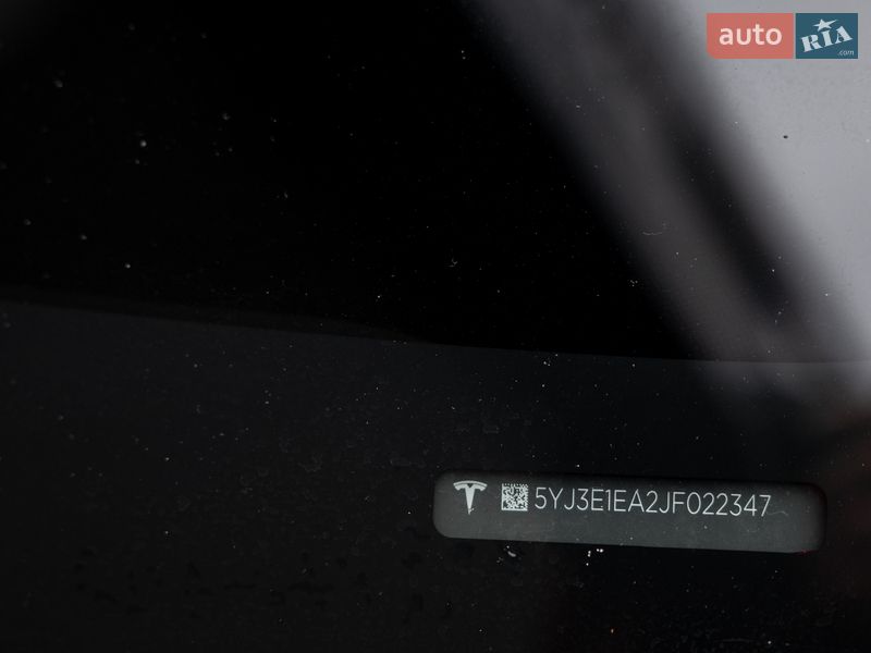 Седан Tesla Model 3 2018 в Житомирі