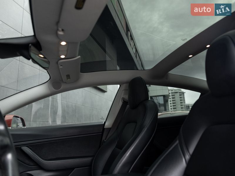 Седан Tesla Model 3 2018 в Житомирі