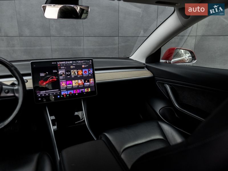 Седан Tesla Model 3 2018 в Житомирі