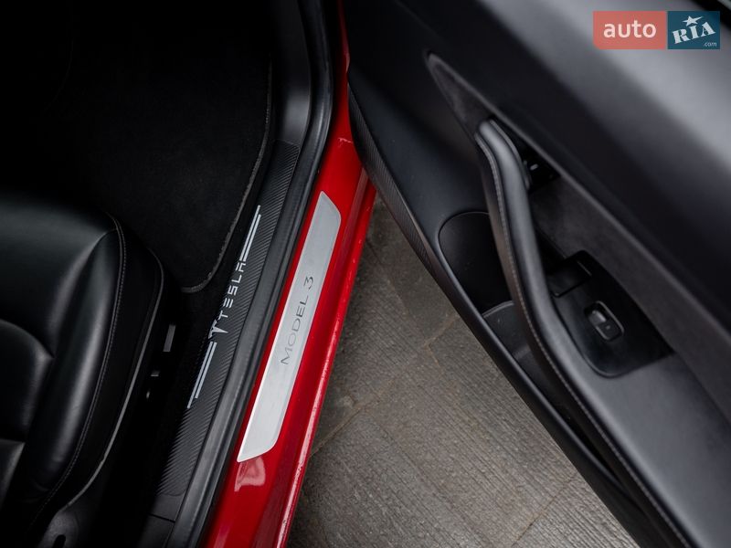 Седан Tesla Model 3 2018 в Житомирі