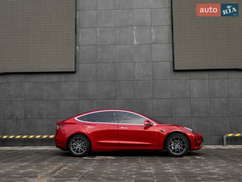 Седан Tesla Model 3 2018 в Житомирі