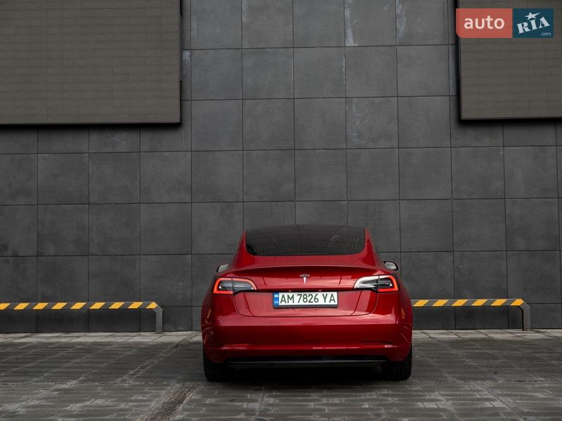 Седан Tesla Model 3 2018 в Житомирі