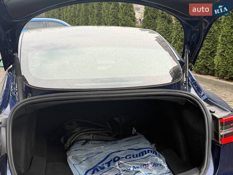 Седан Tesla Model 3 2021 в Києві