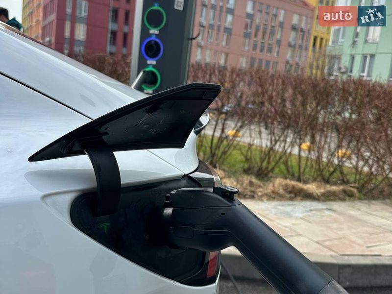 Седан Tesla Model 3 2019 в Києві