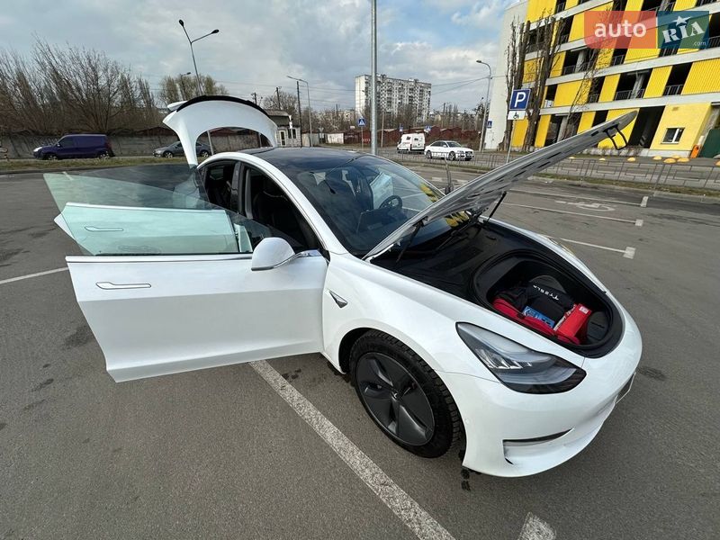 Седан Tesla Model 3 2019 в Києві
