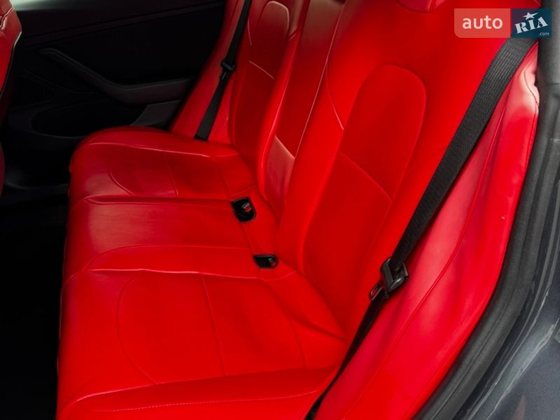 Седан Tesla Model 3 2021 в Києві