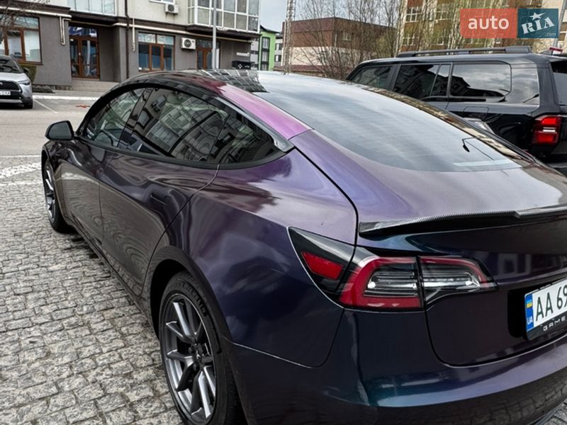 Седан Tesla Model 3 2021 в Києві