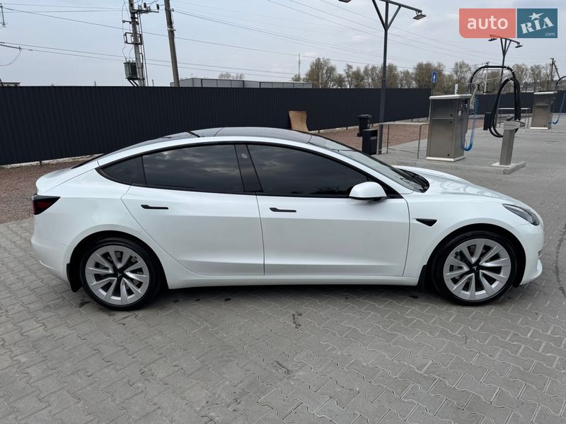 Седан Tesla Model 3 2022 в Киеве