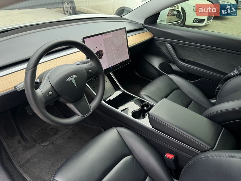 Седан Tesla Model 3 2019 в Киеве