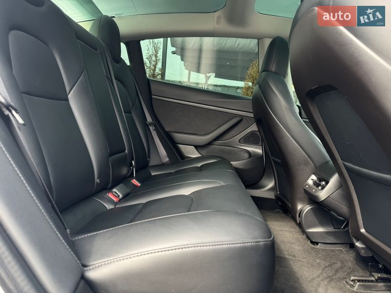 Седан Tesla Model 3 2019 в Киеве