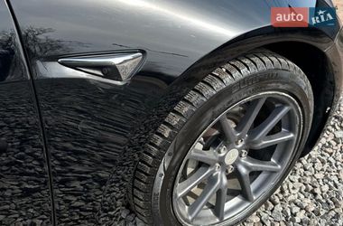Седан Tesla Model 3 2020 в Харкові