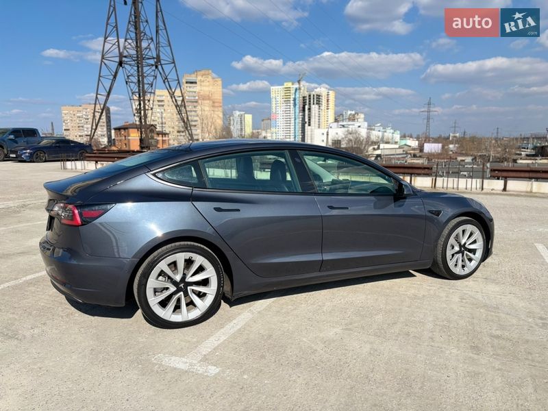 Седан Tesla Model 3 2022 в Киеве