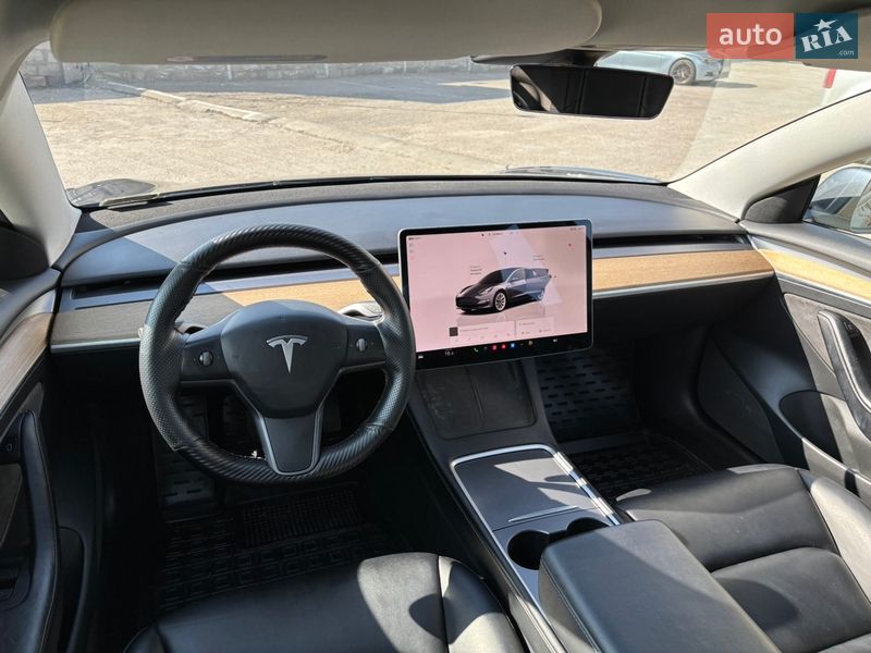 Седан Tesla Model 3 2022 в Киеве