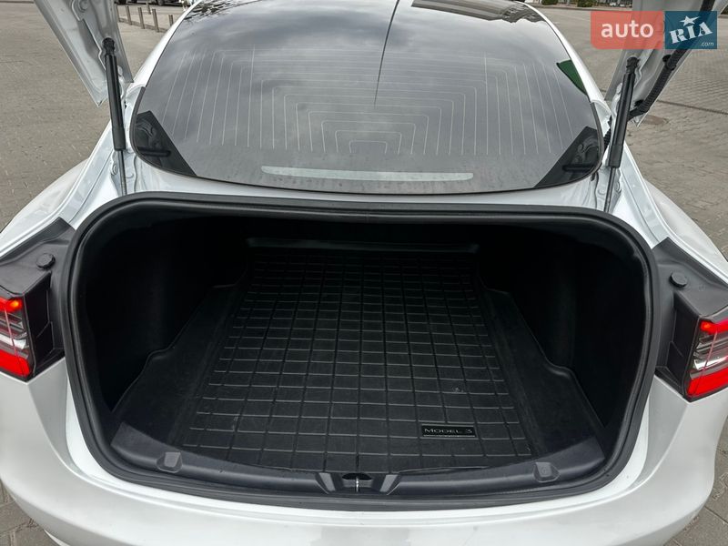 Седан Tesla Model 3 2019 в Житомирі
