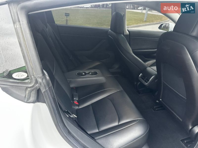 Седан Tesla Model 3 2019 в Житомирі