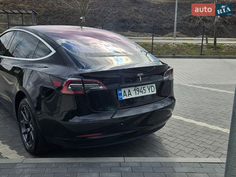 Седан Tesla Model 3 2018 в Ирпене