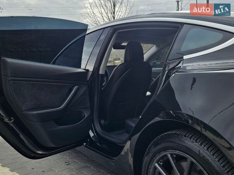 Седан Tesla Model 3 2018 в Ирпене