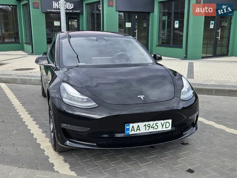 Седан Tesla Model 3 2018 в Ирпене