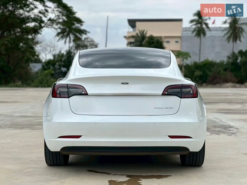 Седан Tesla Model 3 2023 в Києві