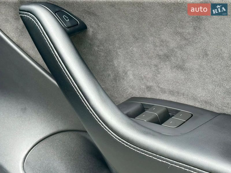 Седан Tesla Model 3 2023 в Києві