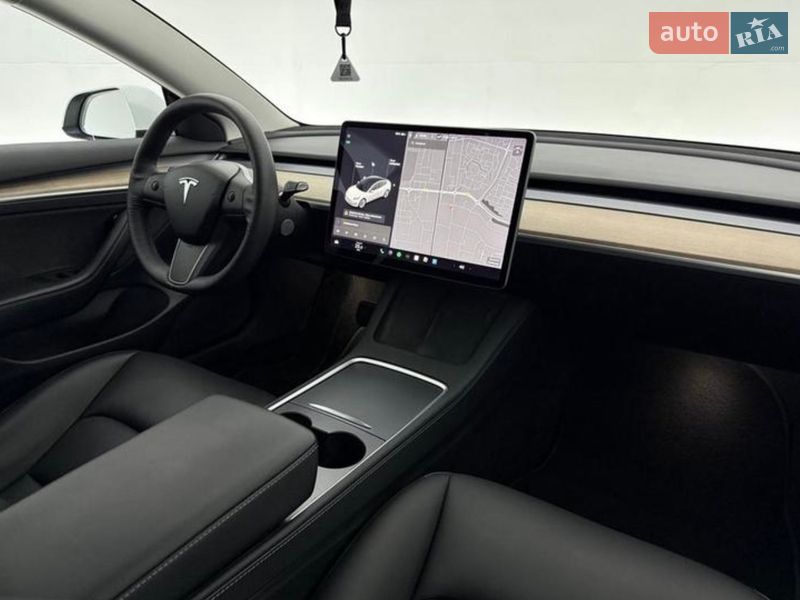 Седан Tesla Model 3 2023 в Києві