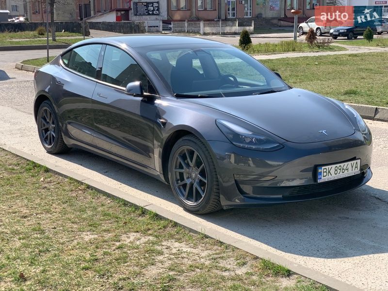 Tesla Model 3 2023
