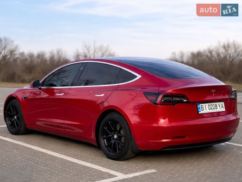 Седан Tesla Model 3 2018 в Киеве